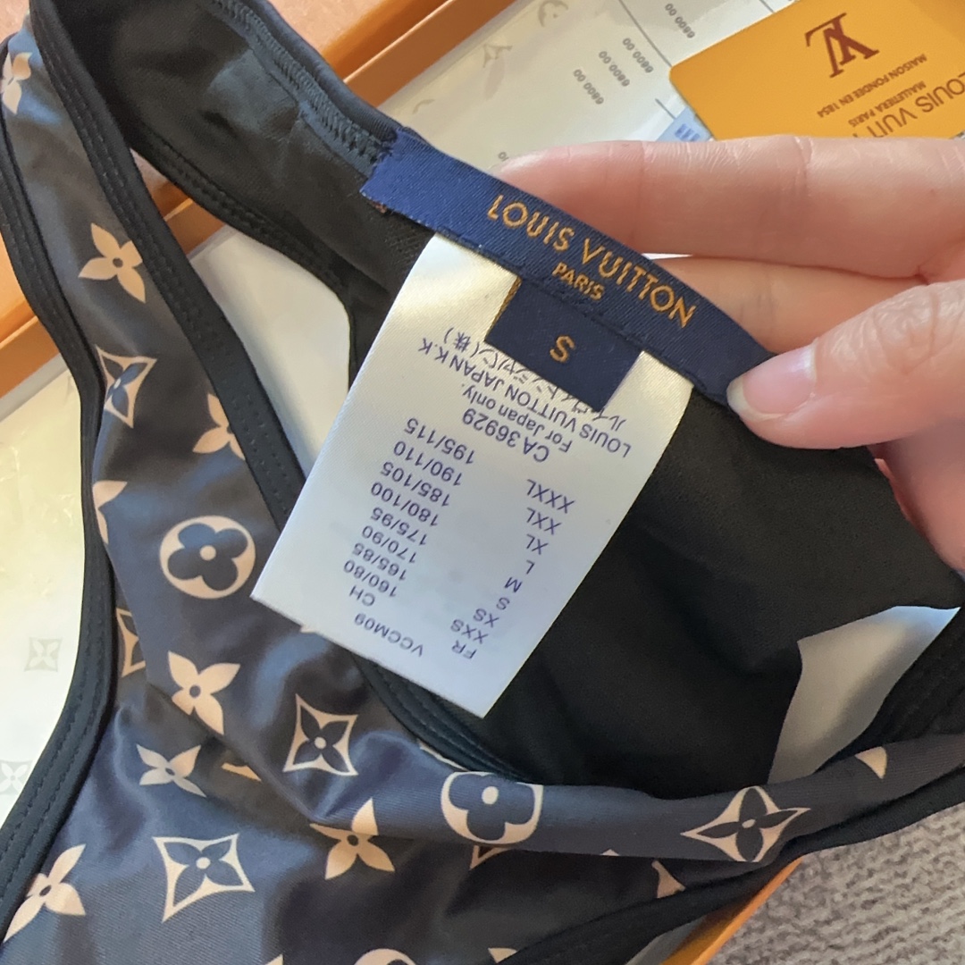 LV $25 gallery