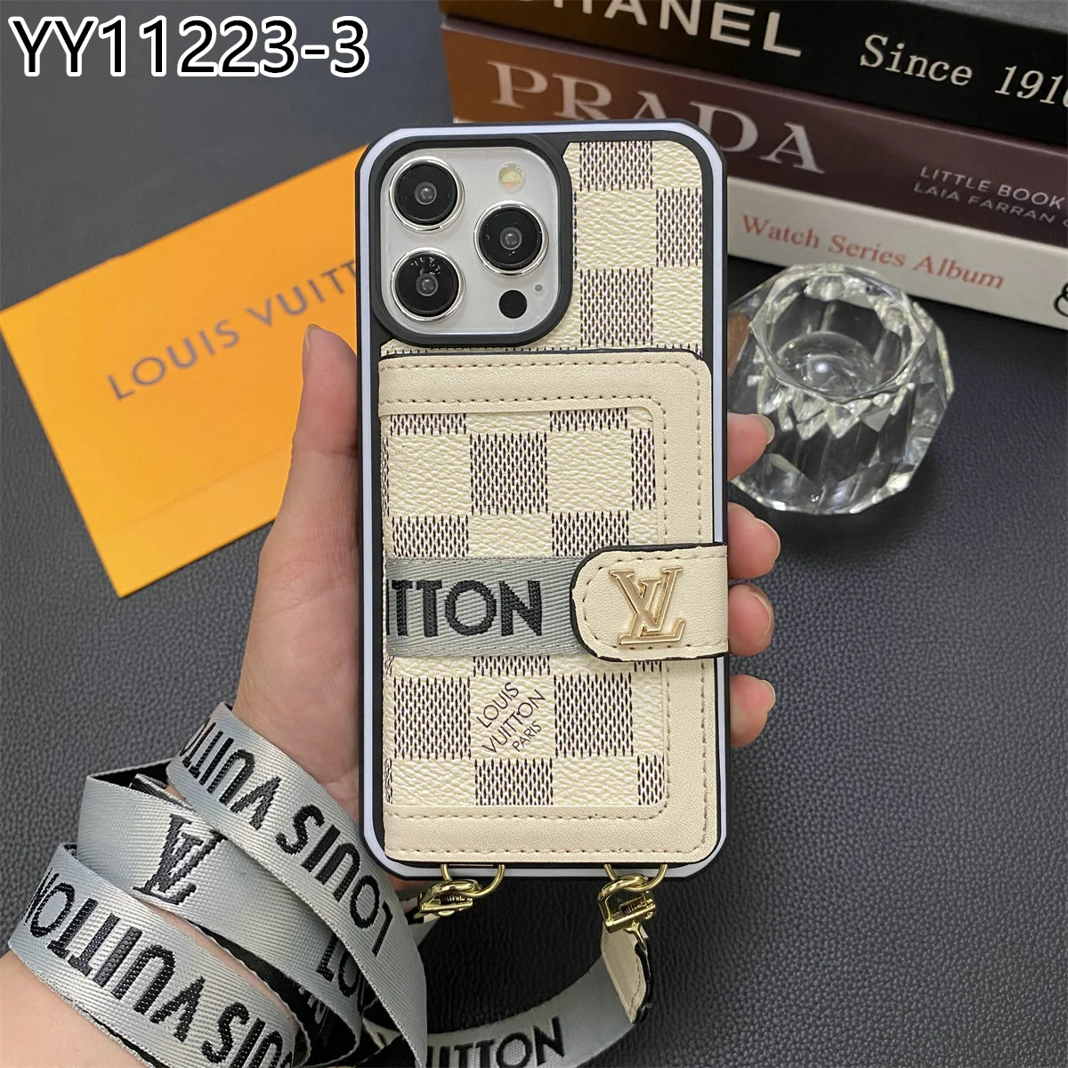 LV $25 gallery