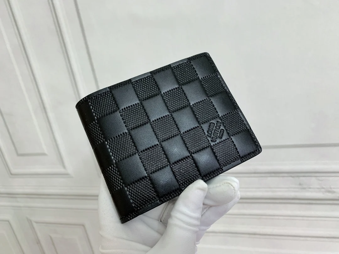 LV $25 gallery