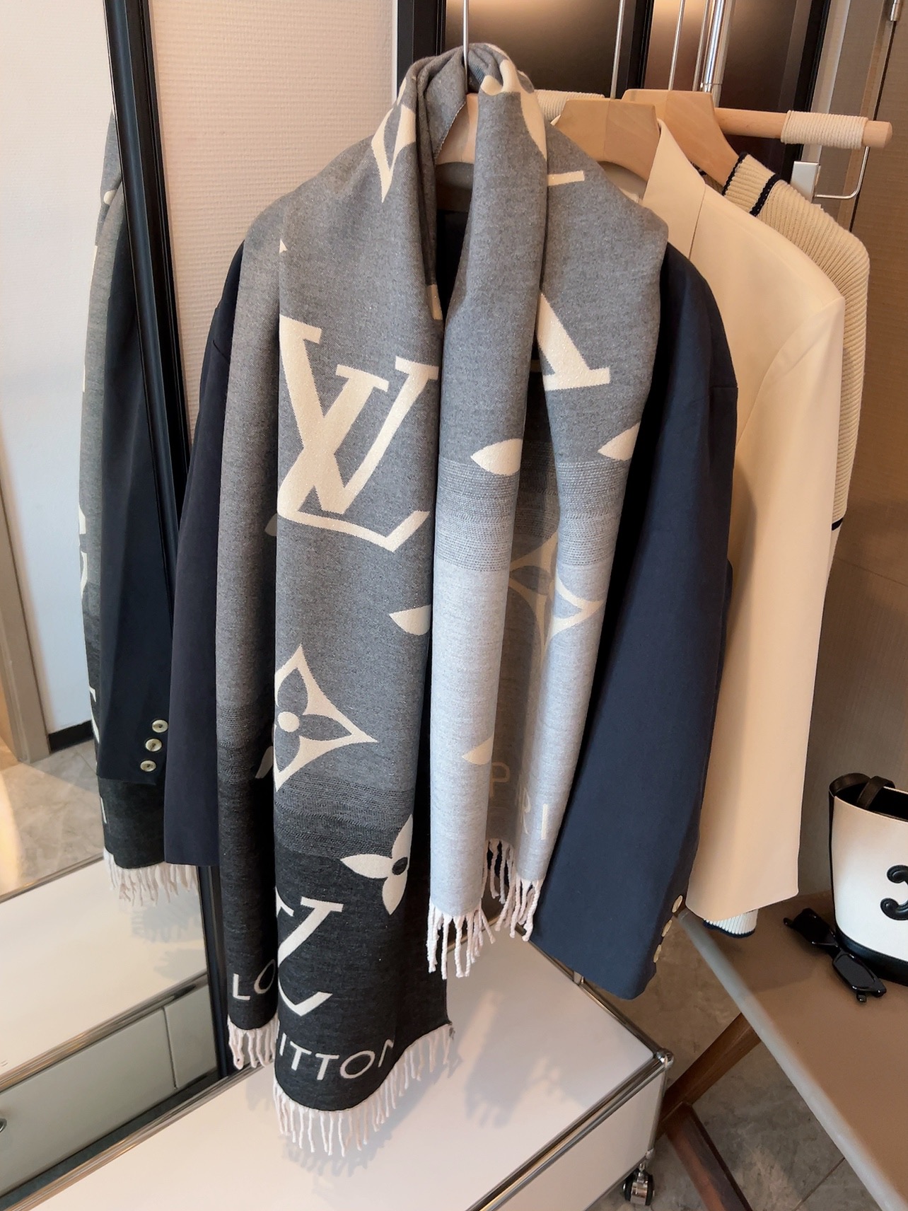 LV $26 gallery