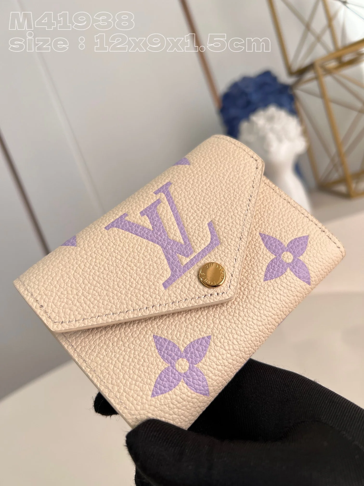 LV $26 gallery