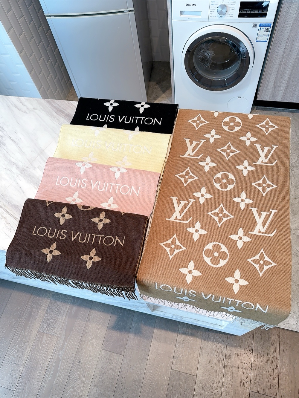 LV $26 gallery