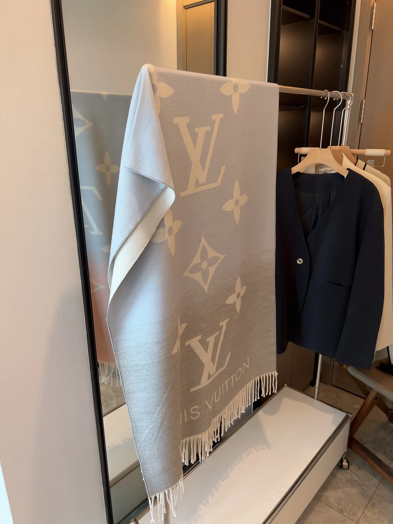 LV $26 gallery