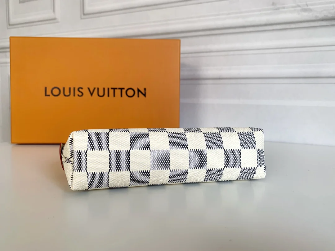 LV $26 gallery