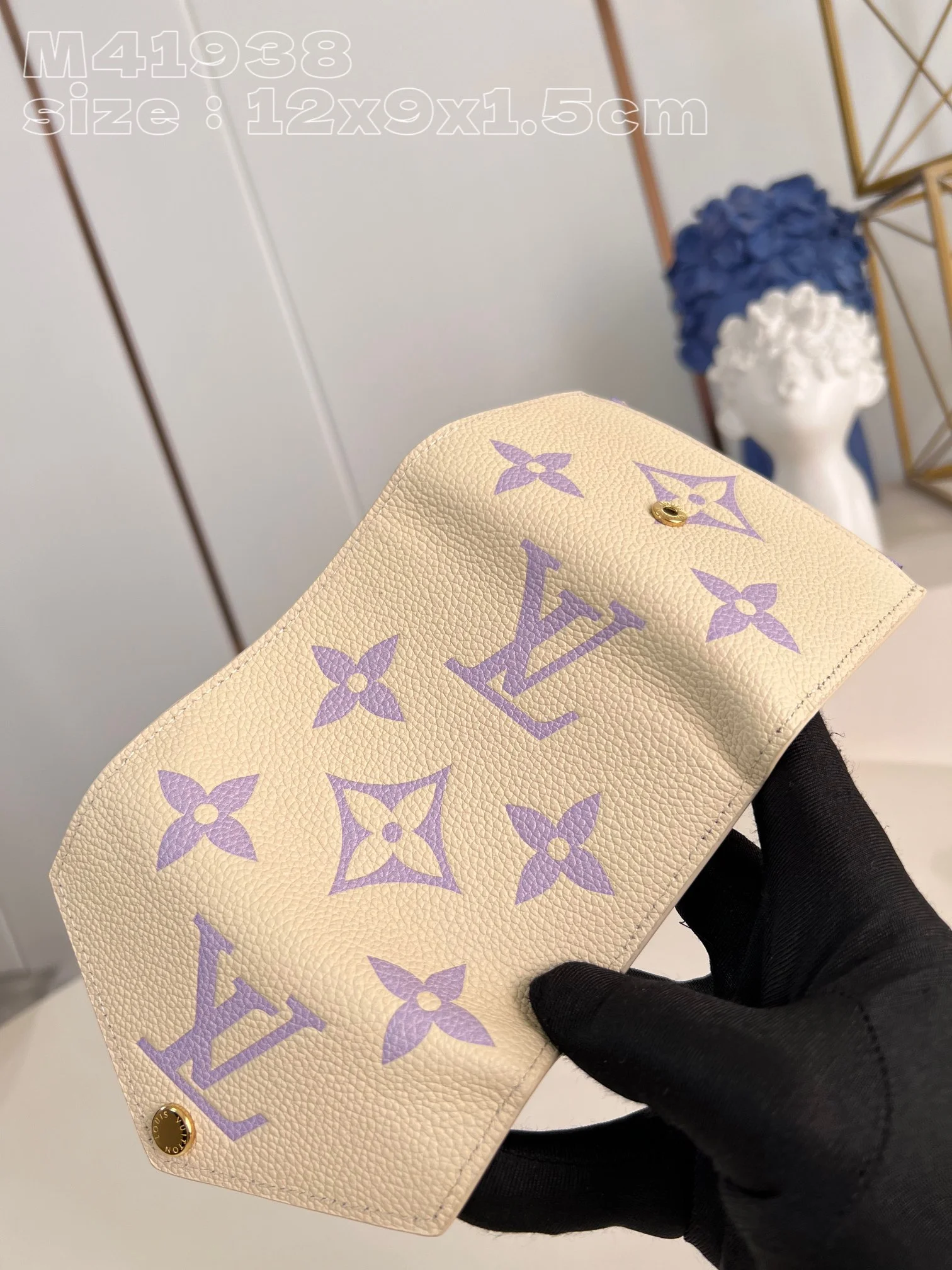 LV $26 gallery