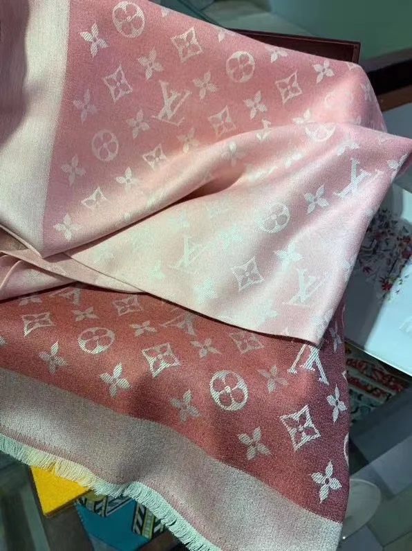 LV $28 gallery