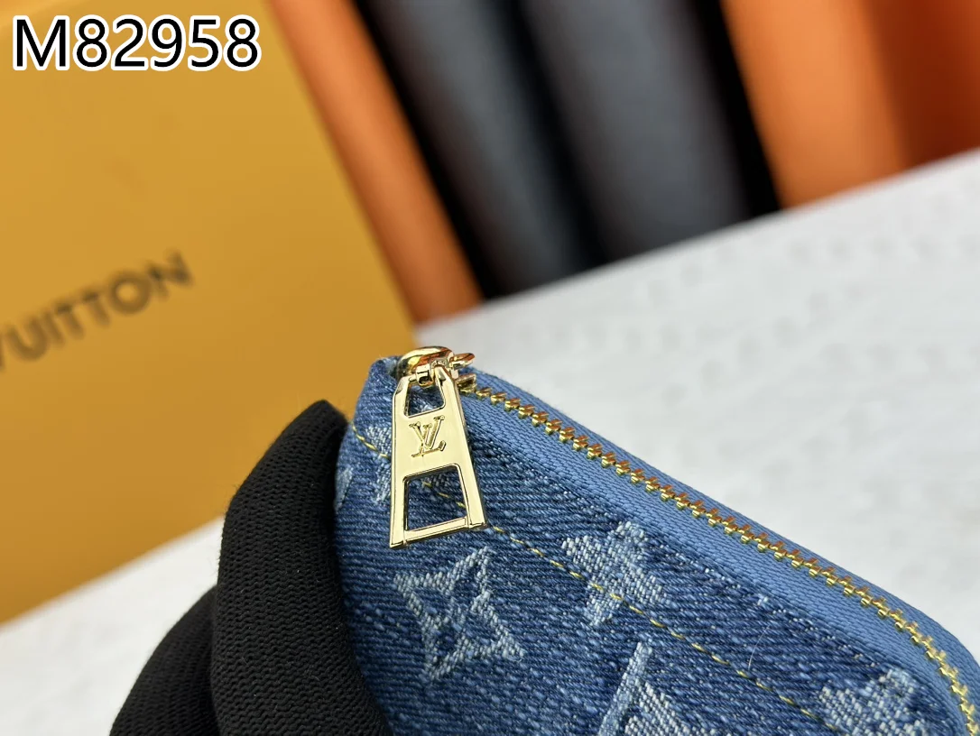 LV $28 gallery