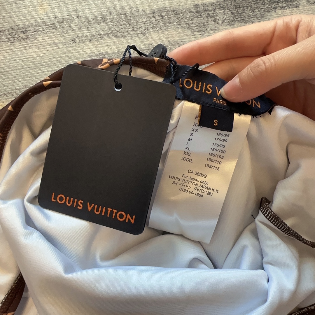 LV $28 gallery