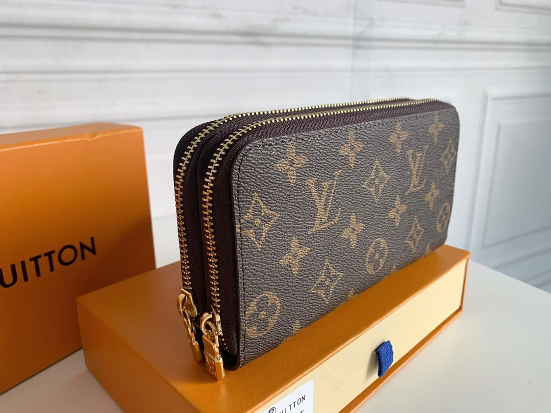 LV $28 gallery