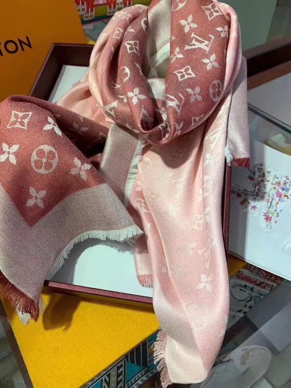 LV $28 gallery