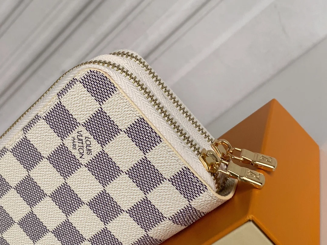 LV $28 gallery