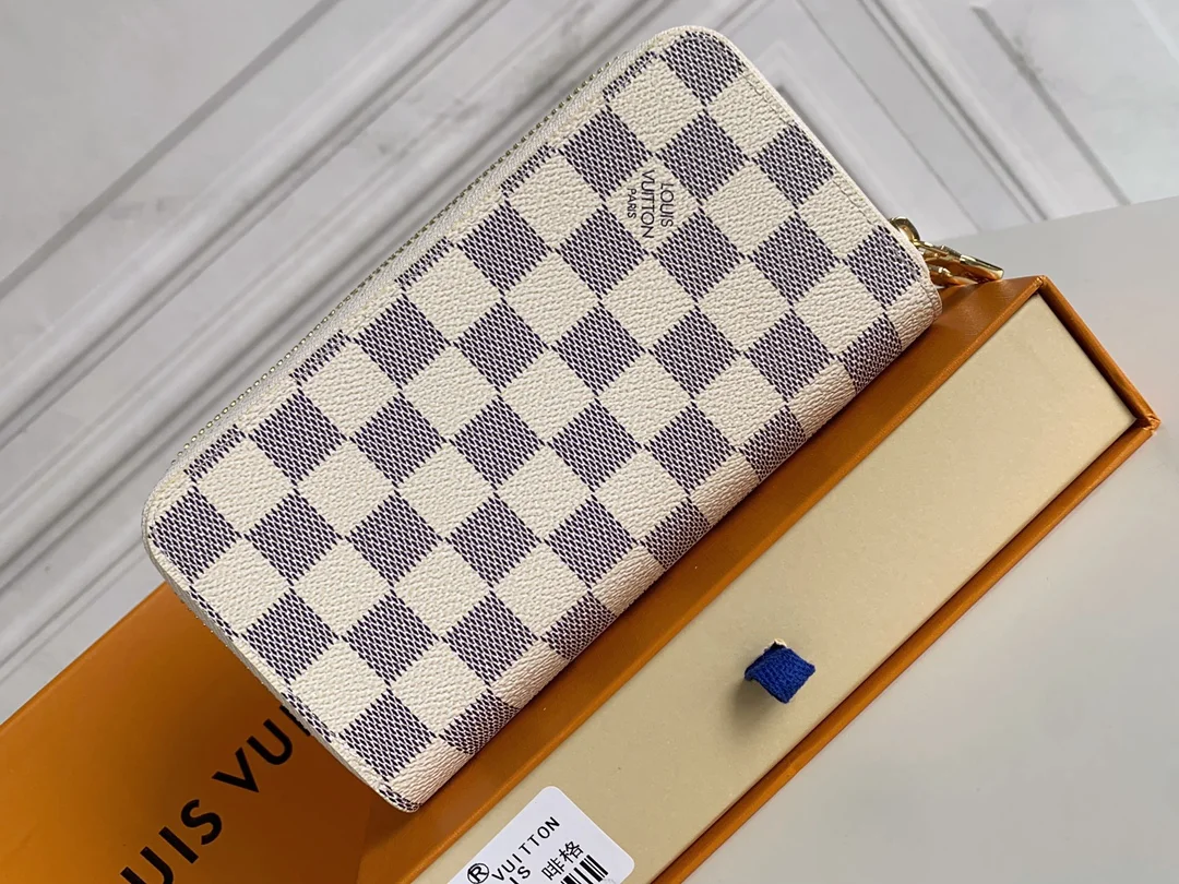 LV $28 gallery