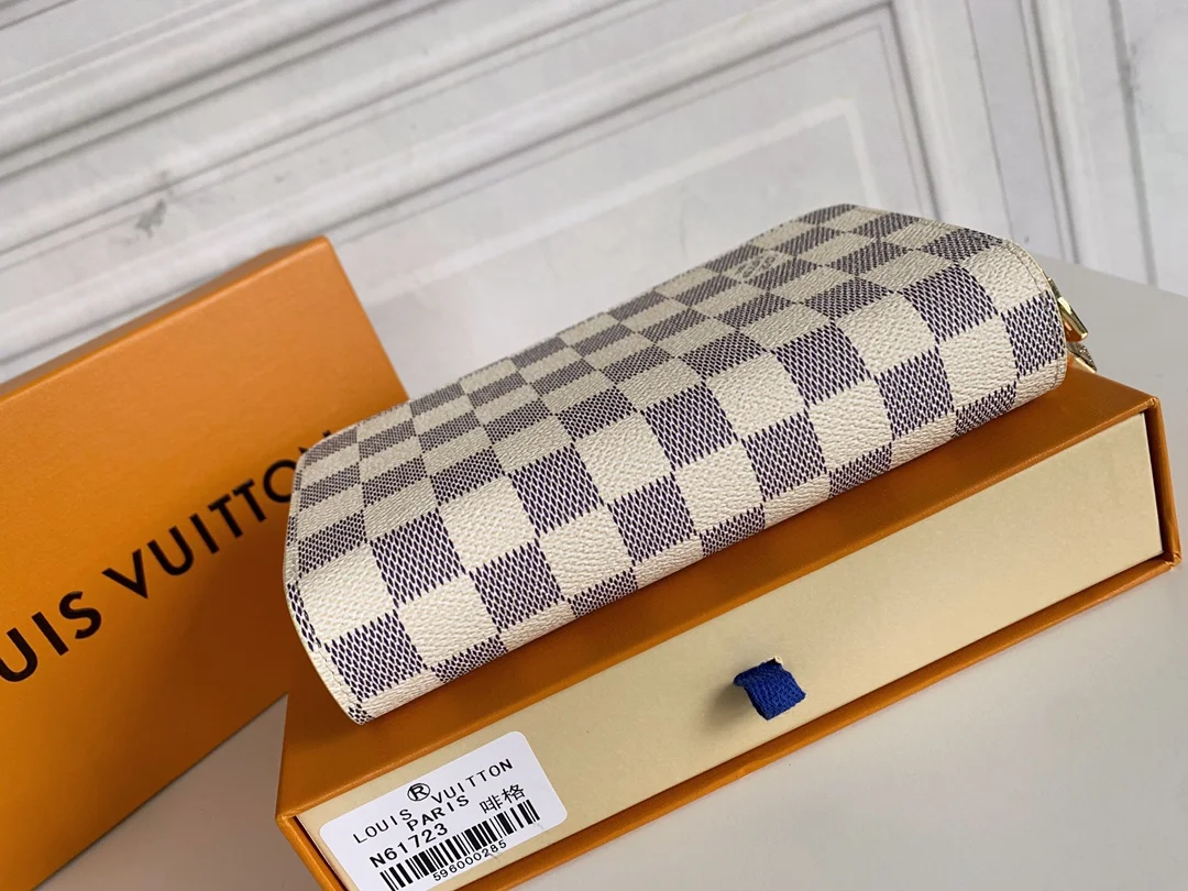 LV $28 gallery