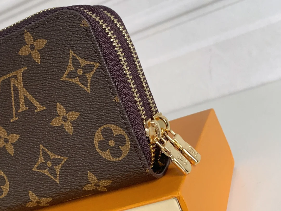 LV $28 gallery