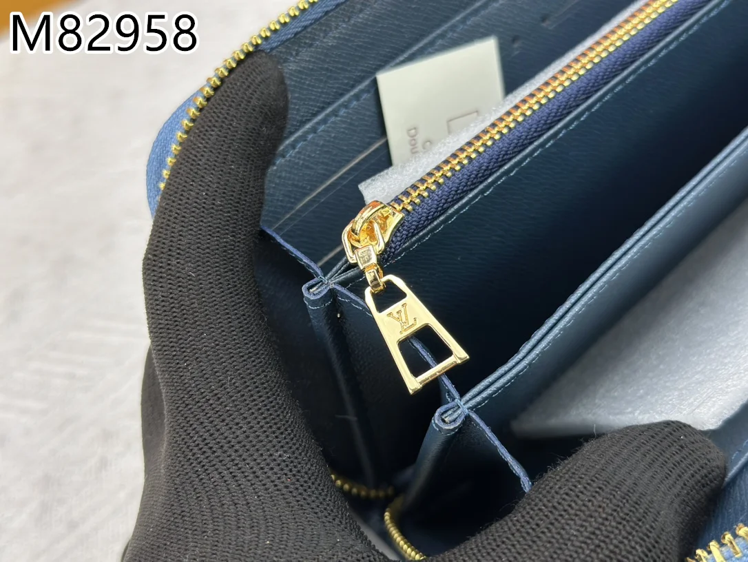 LV $28 gallery