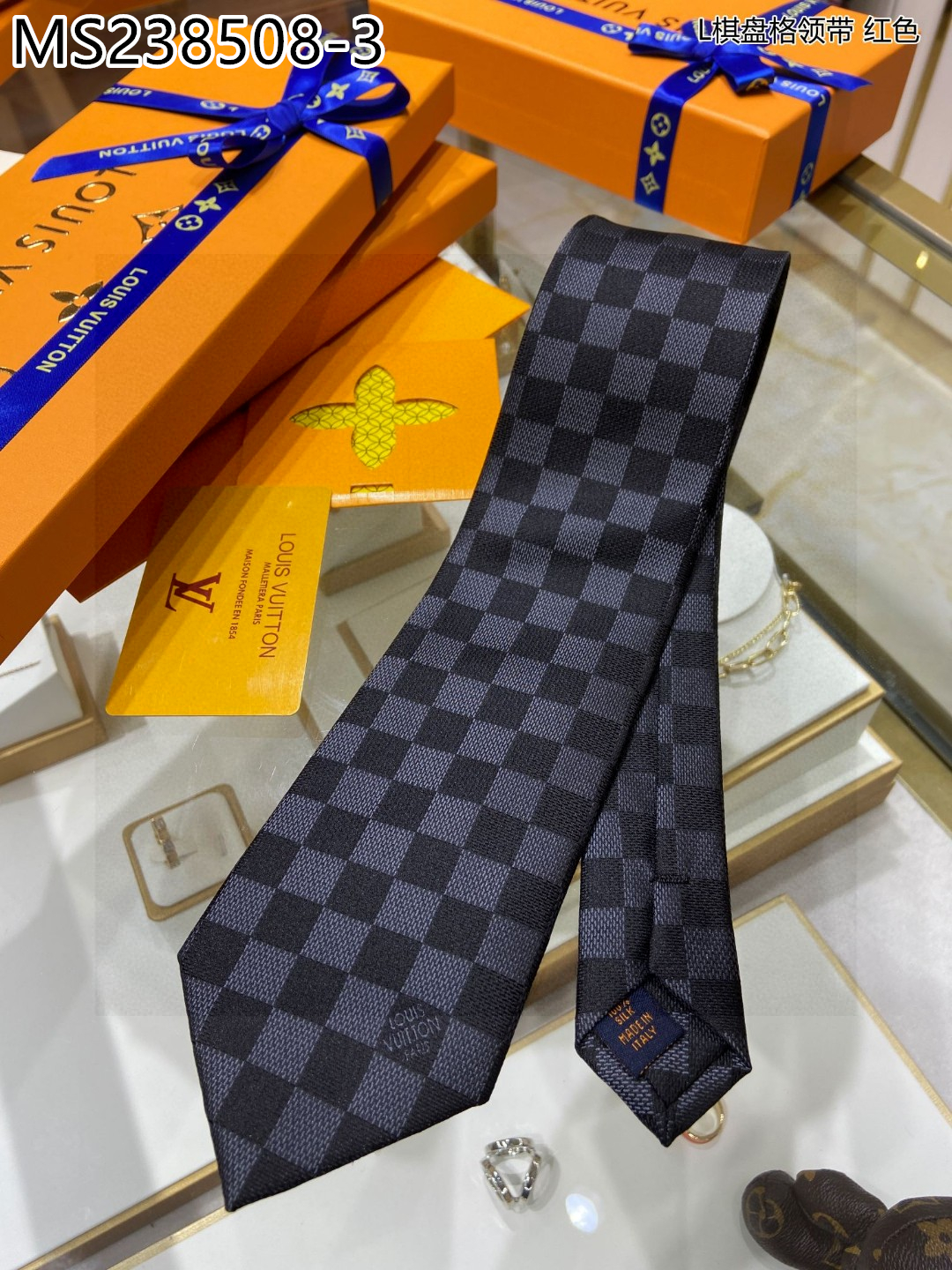 LV $30 gallery