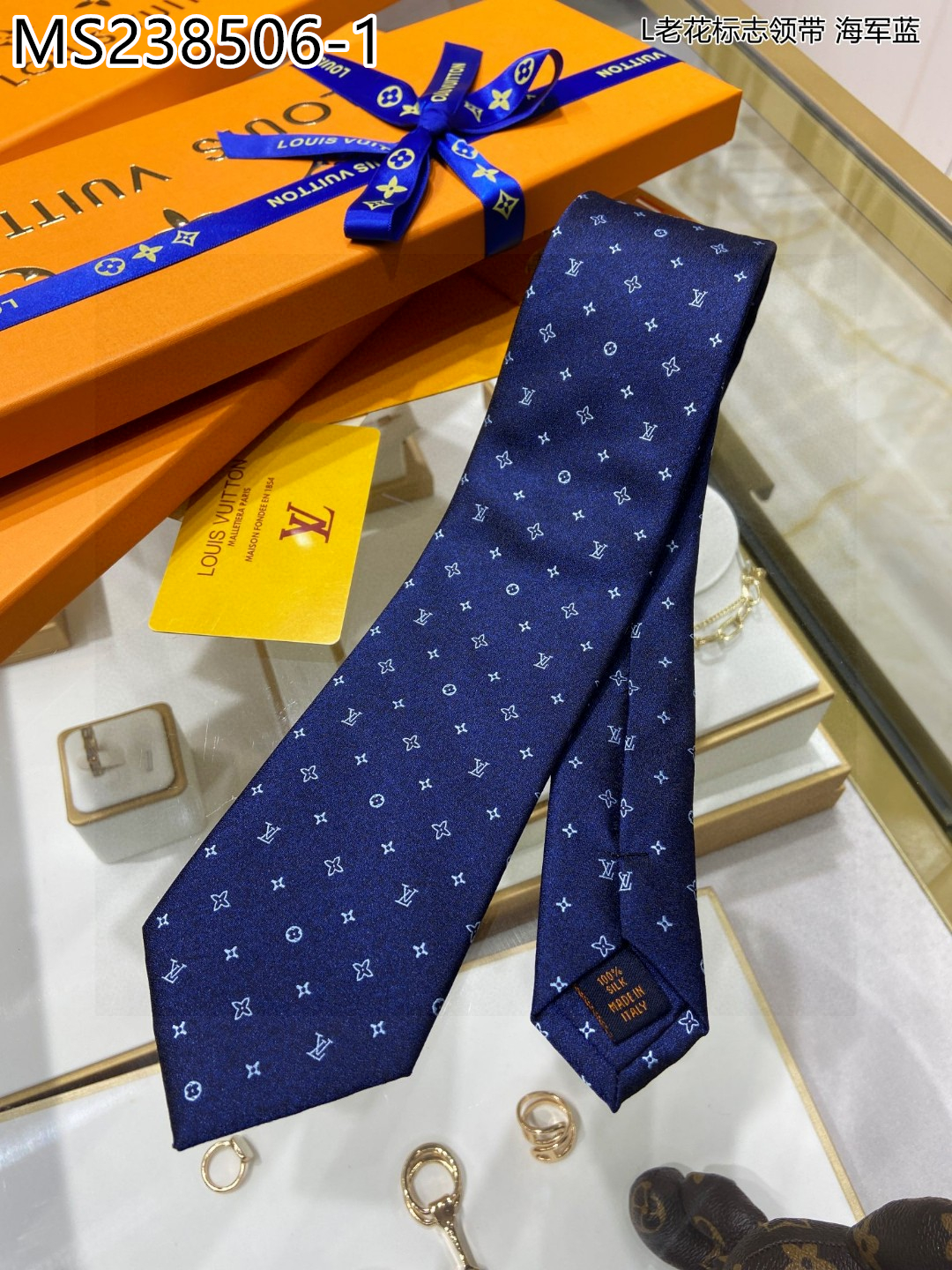 LV $30 gallery