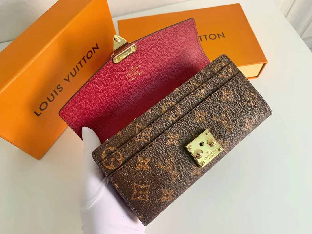 LV $30 gallery