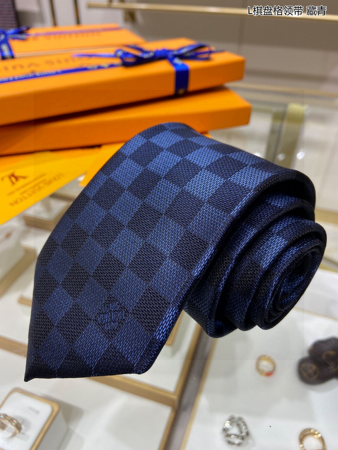 LV $30 gallery