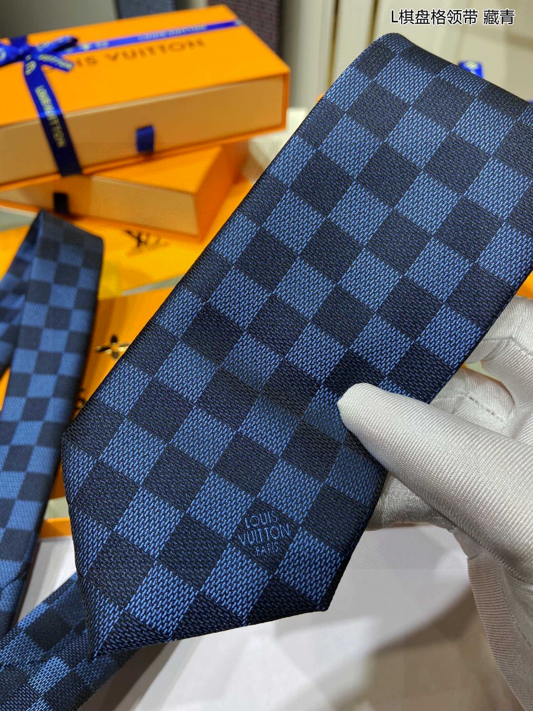 LV $30 gallery