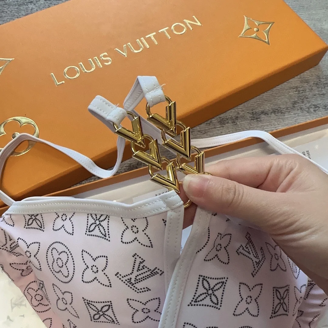 LV $30 gallery