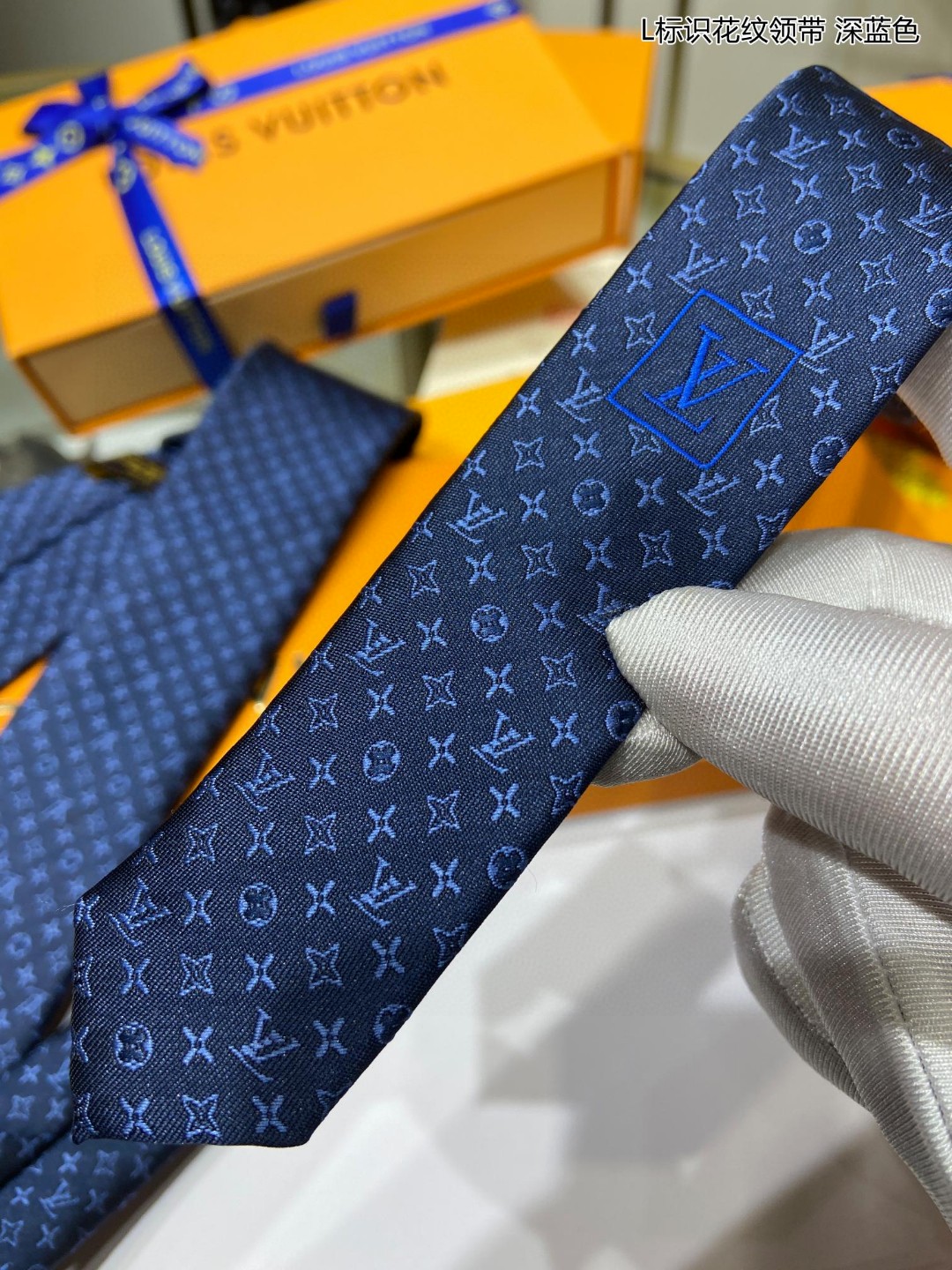 LV $30 gallery