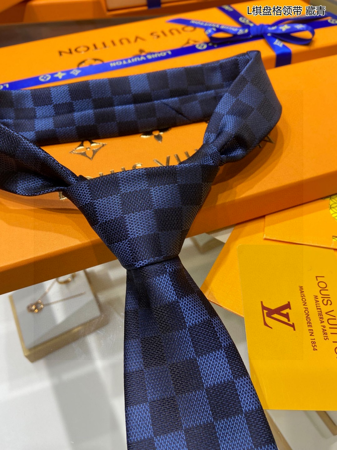 LV $30 gallery