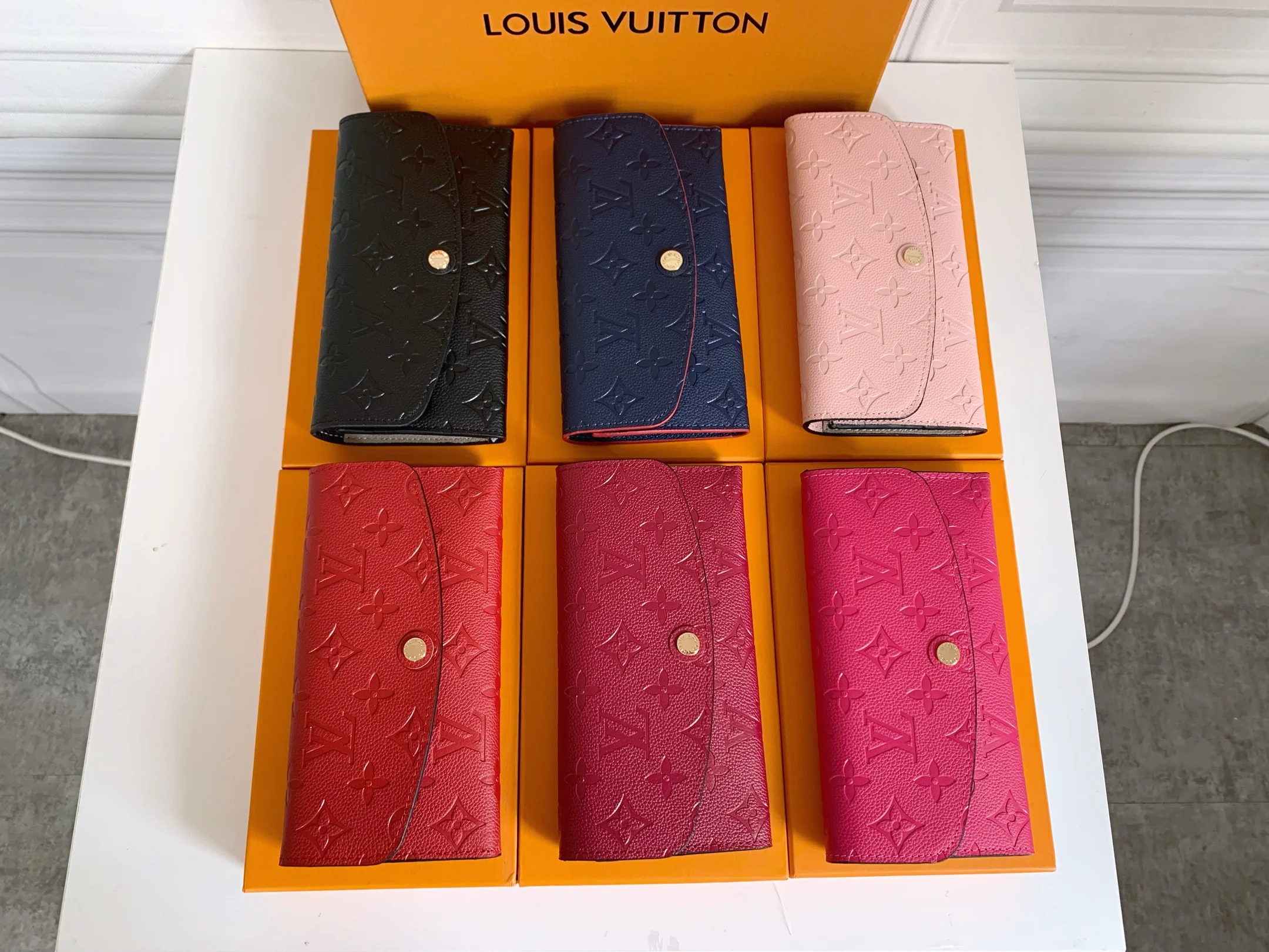 LV $30 gallery