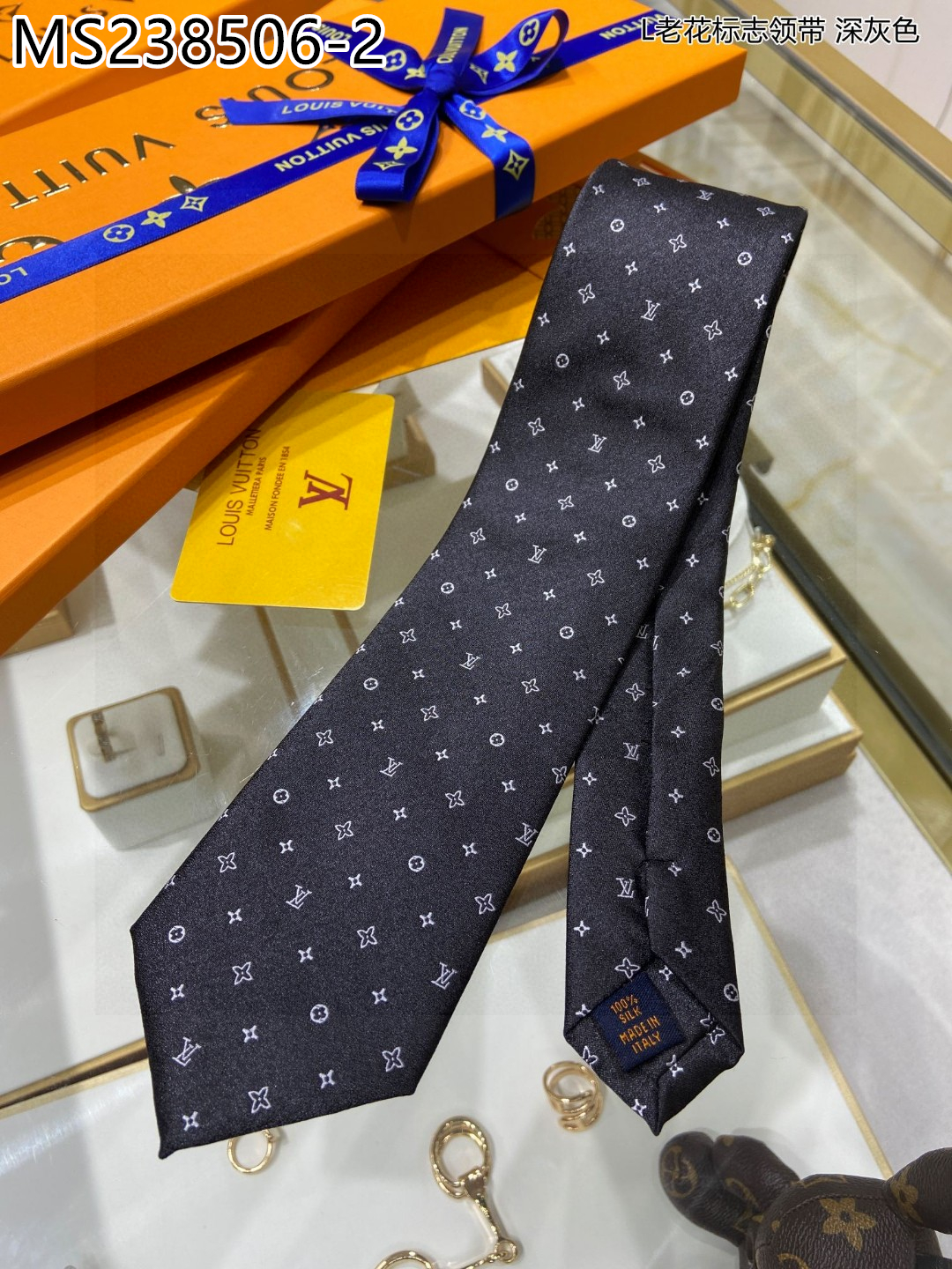 LV $30 gallery