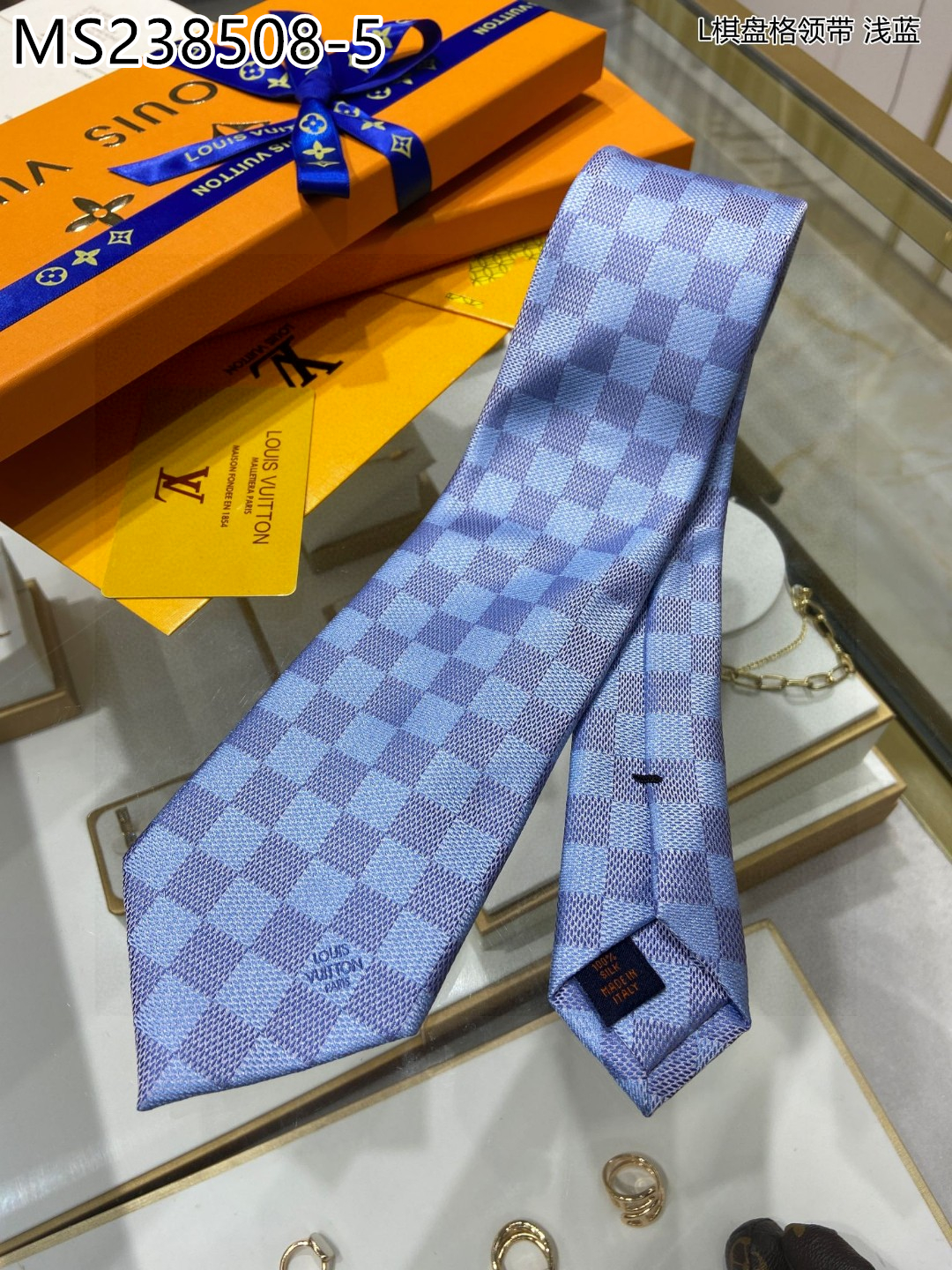 LV $30 gallery