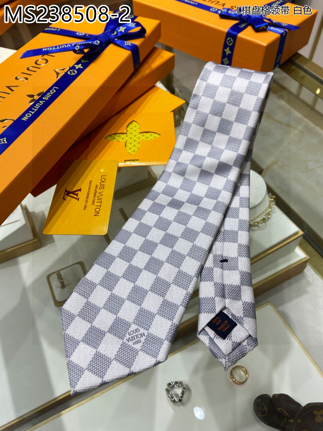 LV $30 gallery