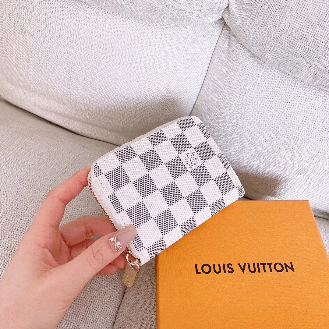 LV $31 gallery