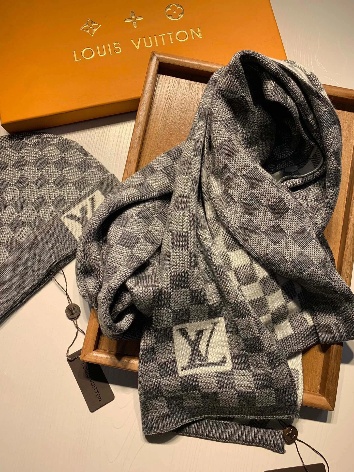 LV $31 gallery