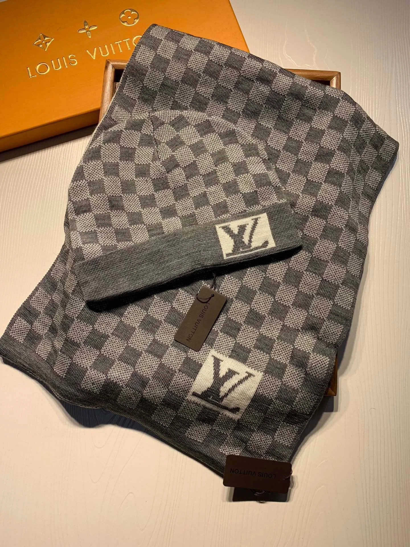 LV $31 gallery