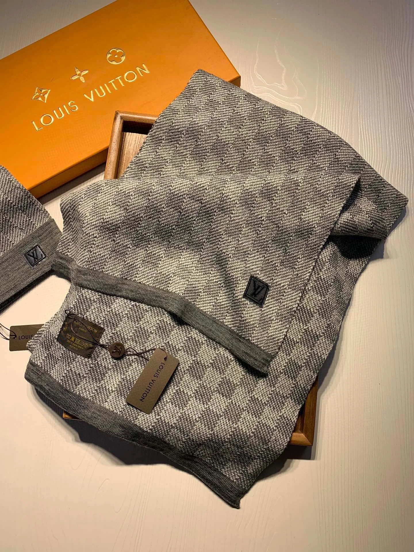 LV $31 gallery