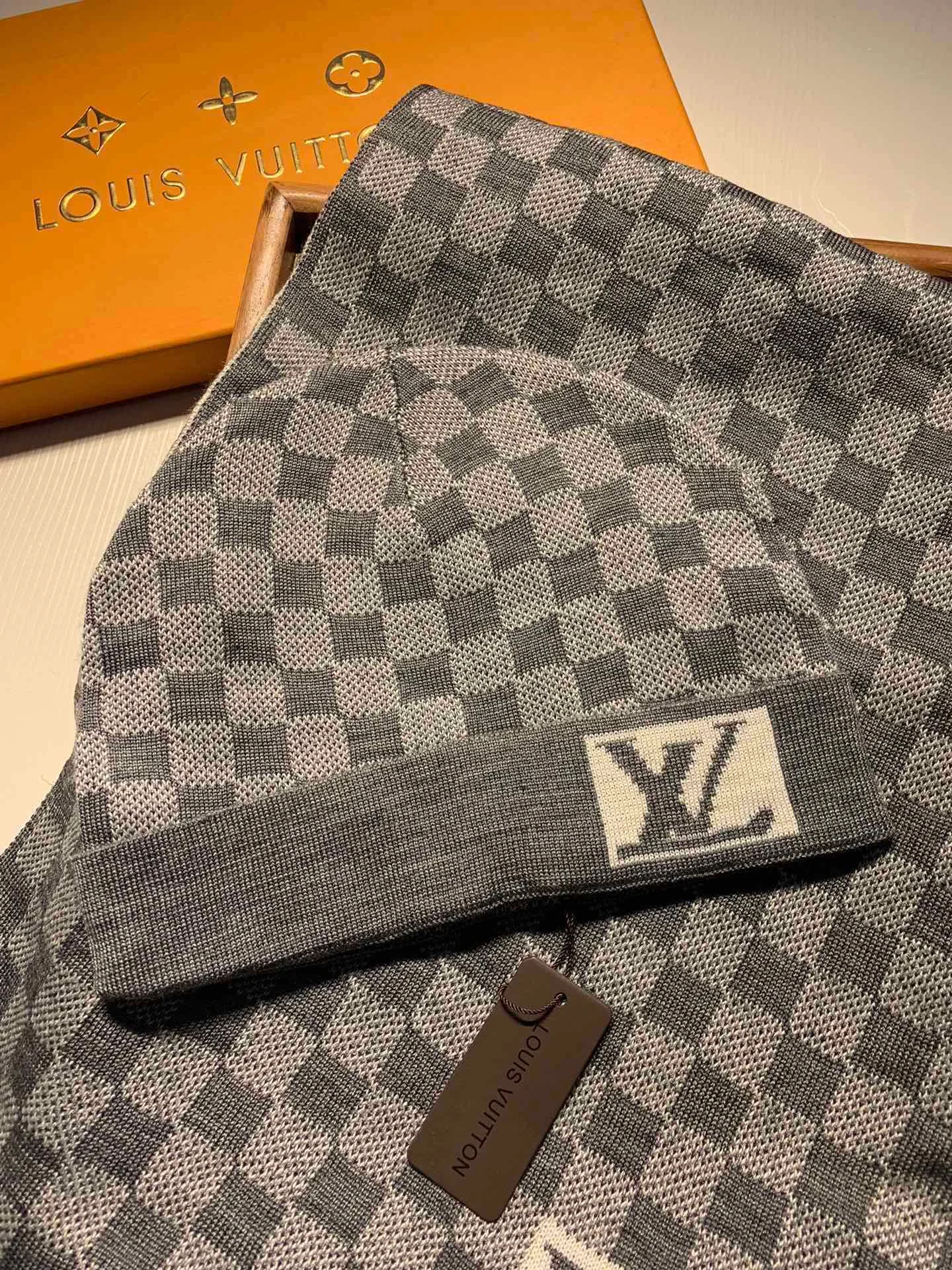 LV $31 gallery