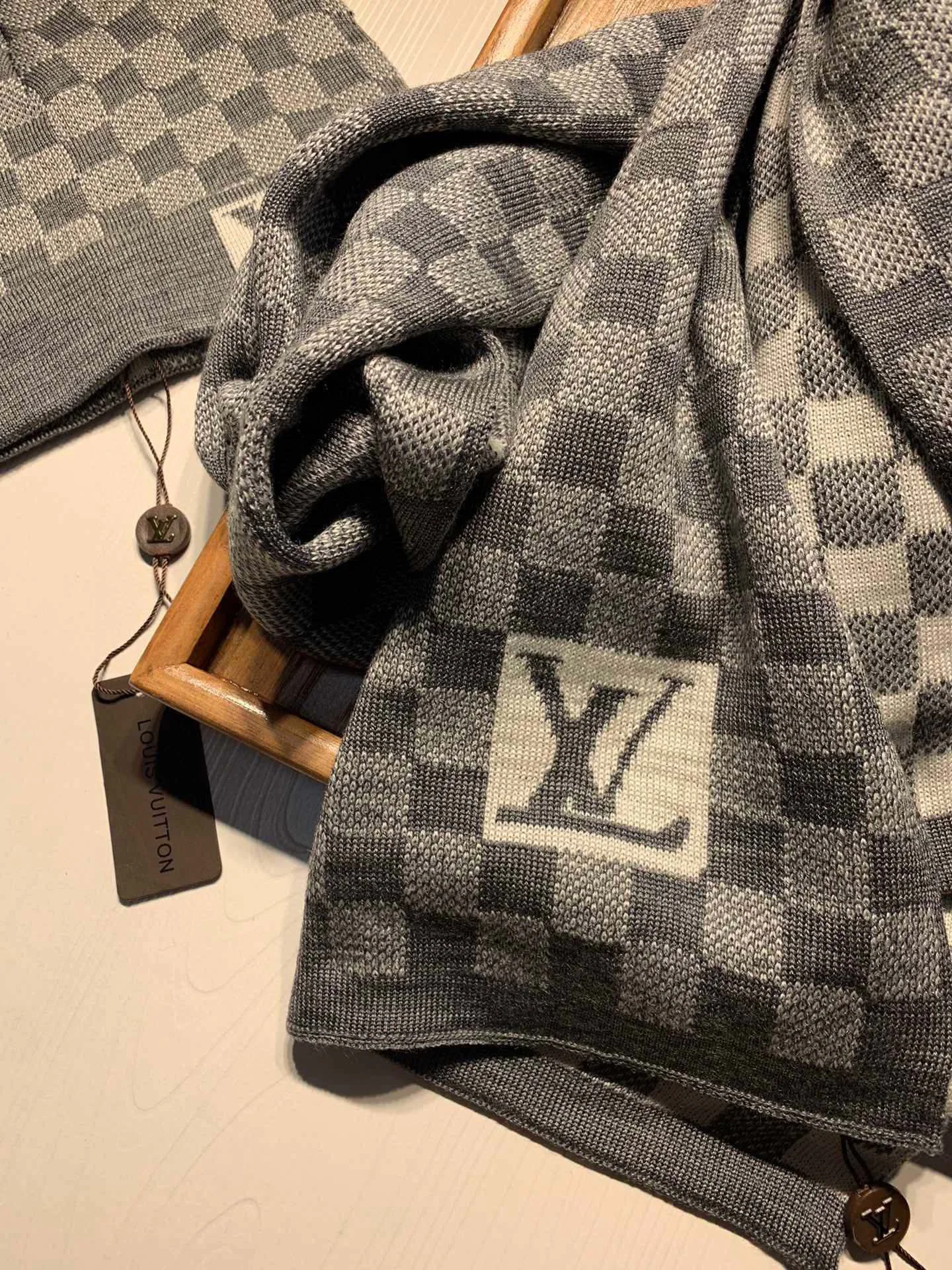 LV $31 gallery