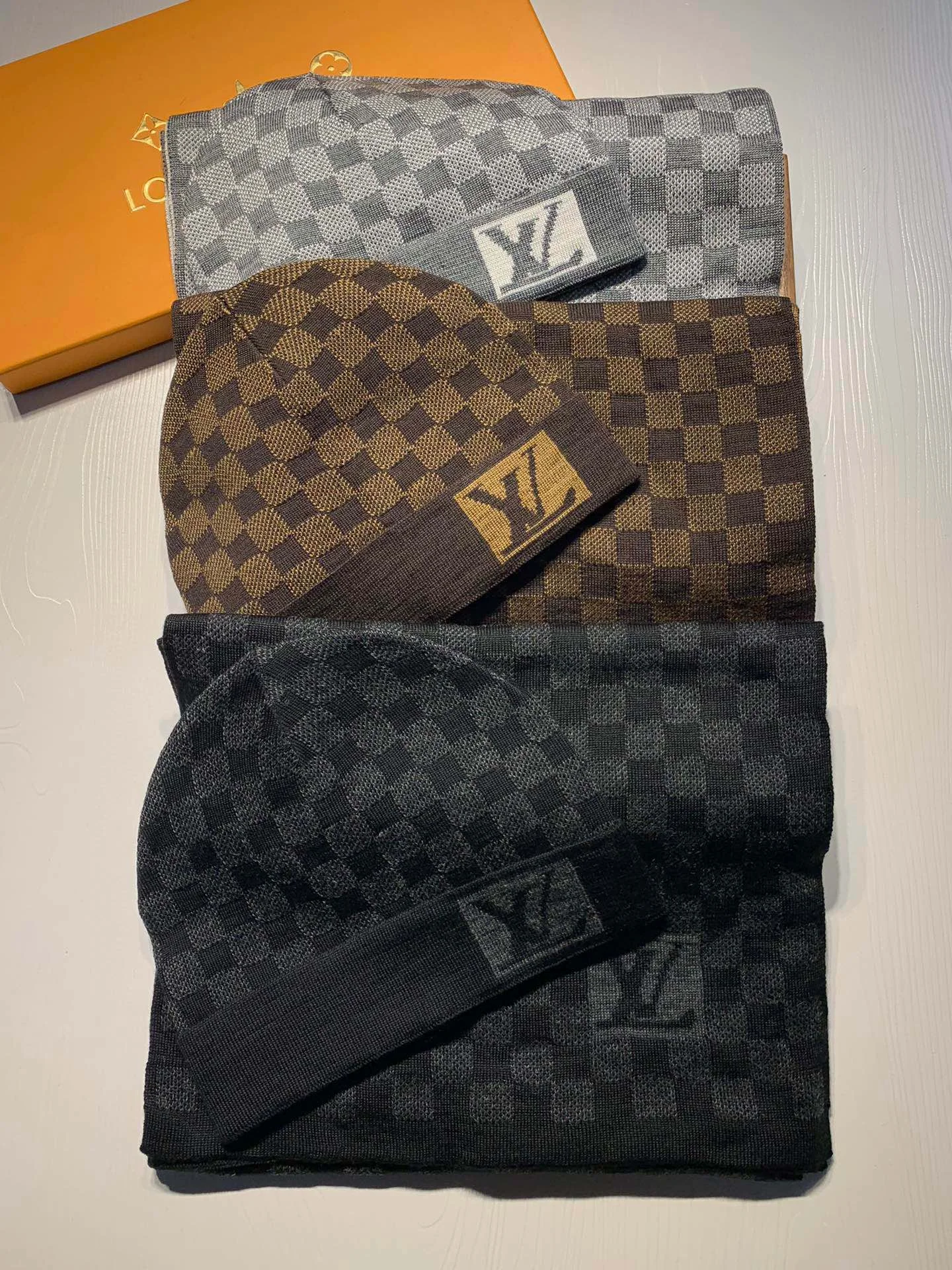 LV $31 gallery