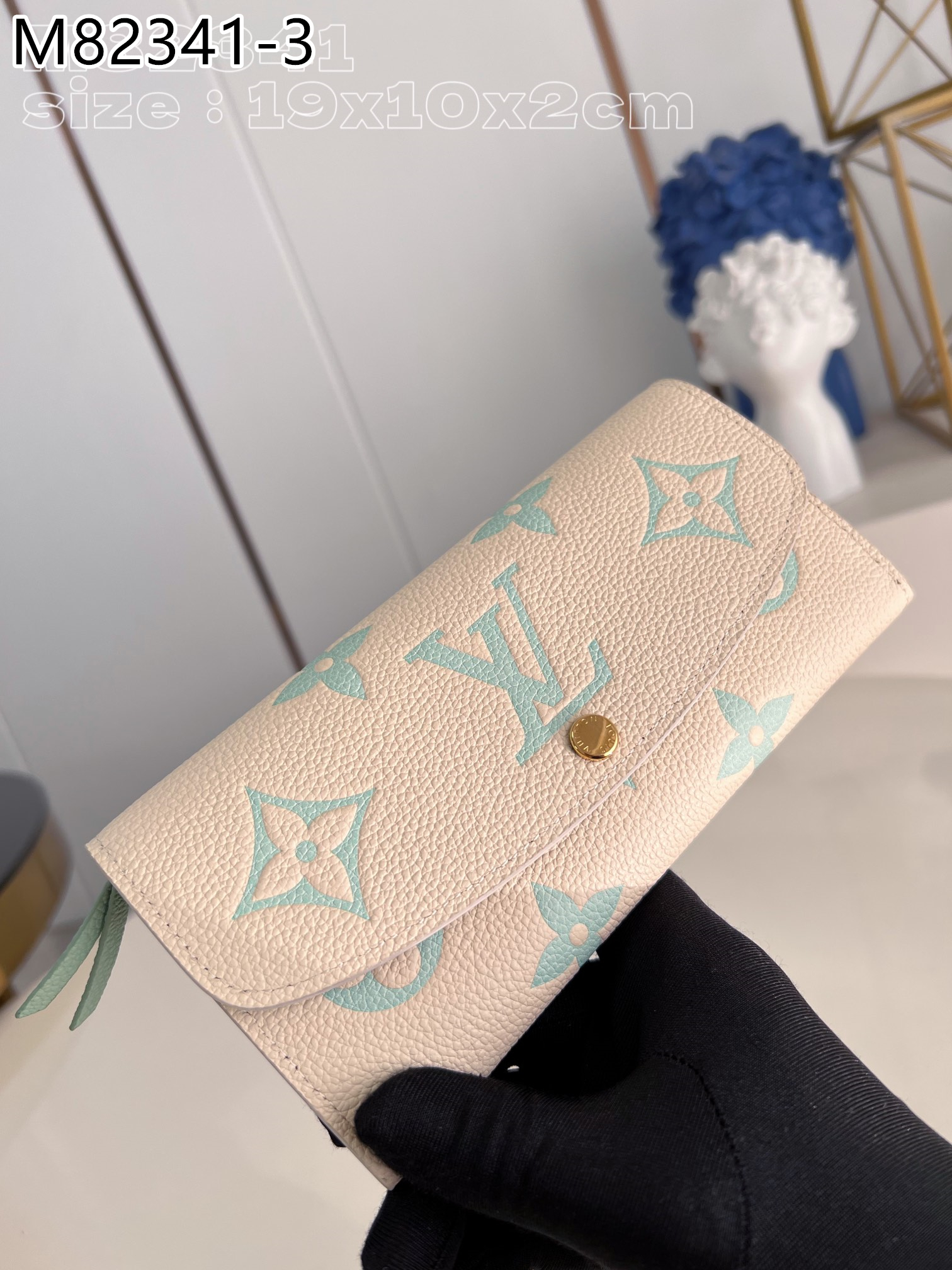 LV $31 gallery