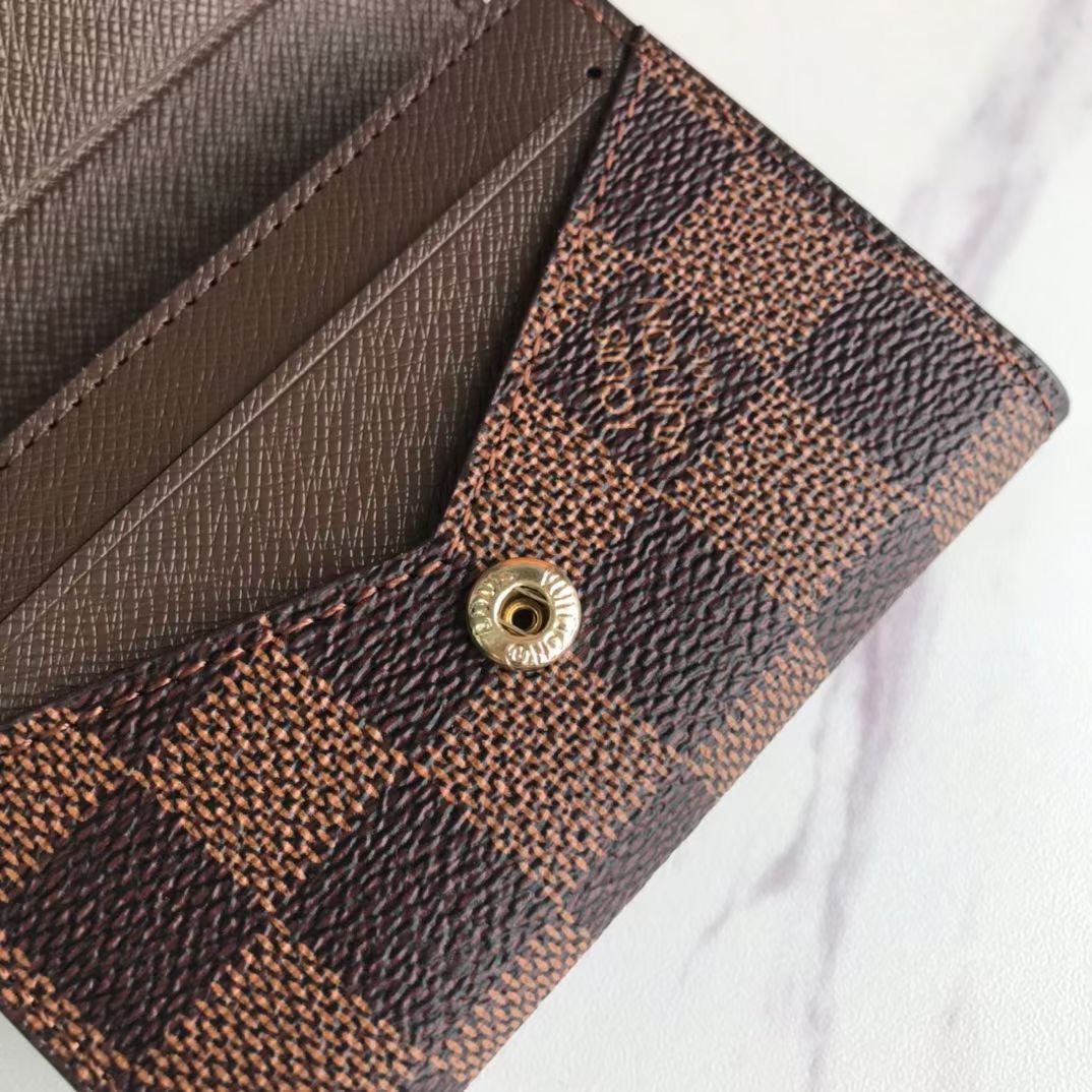 LV $32 gallery