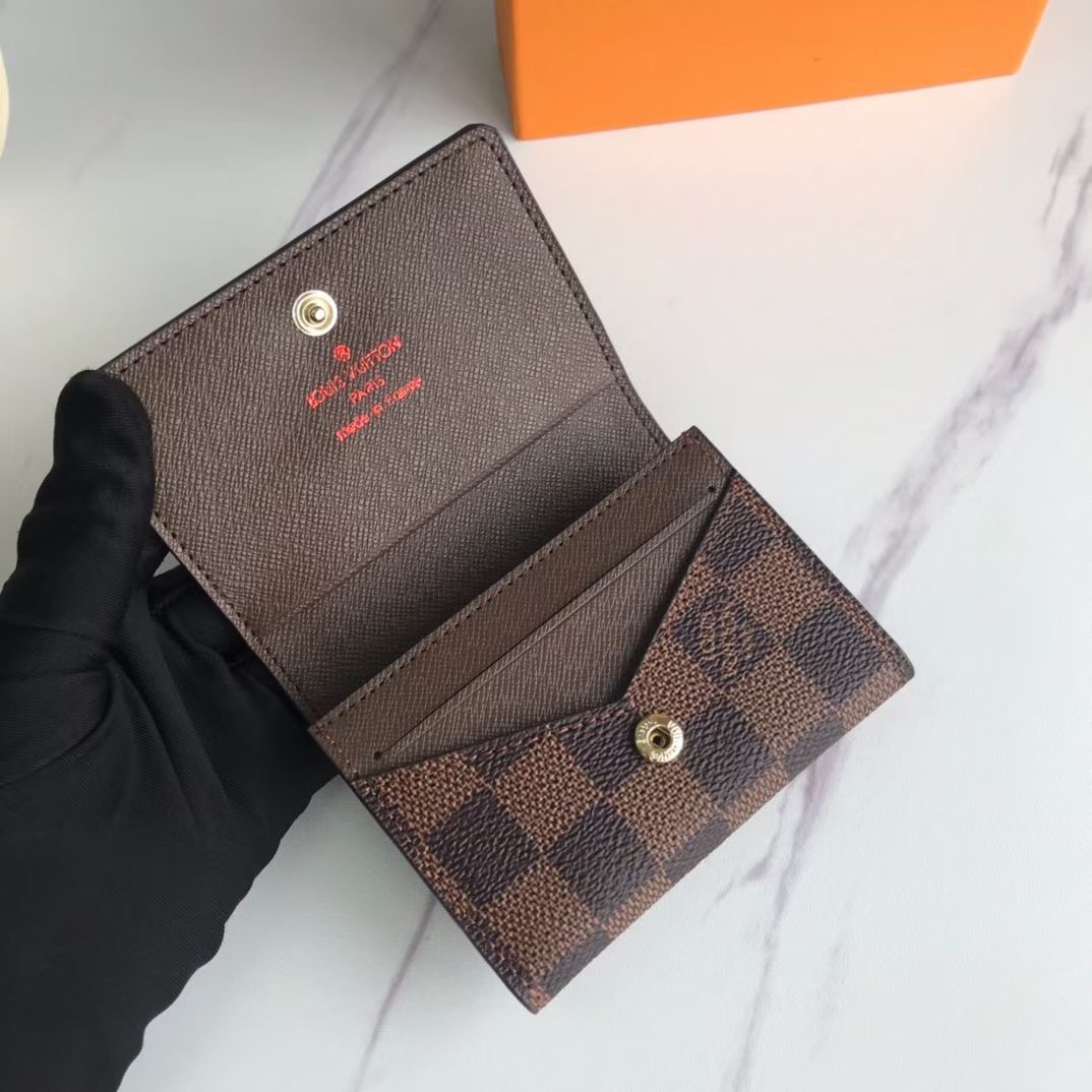 LV $32 gallery