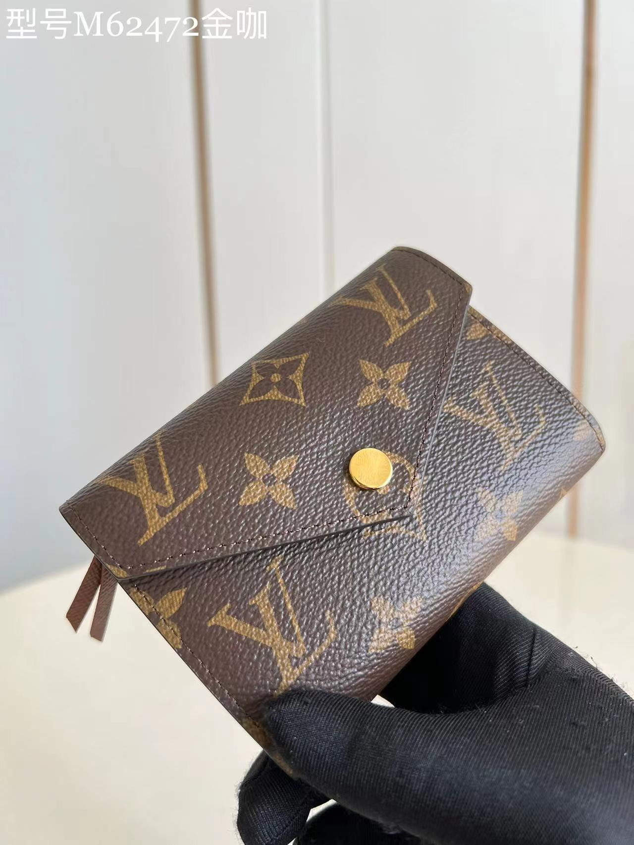 LV $33 gallery