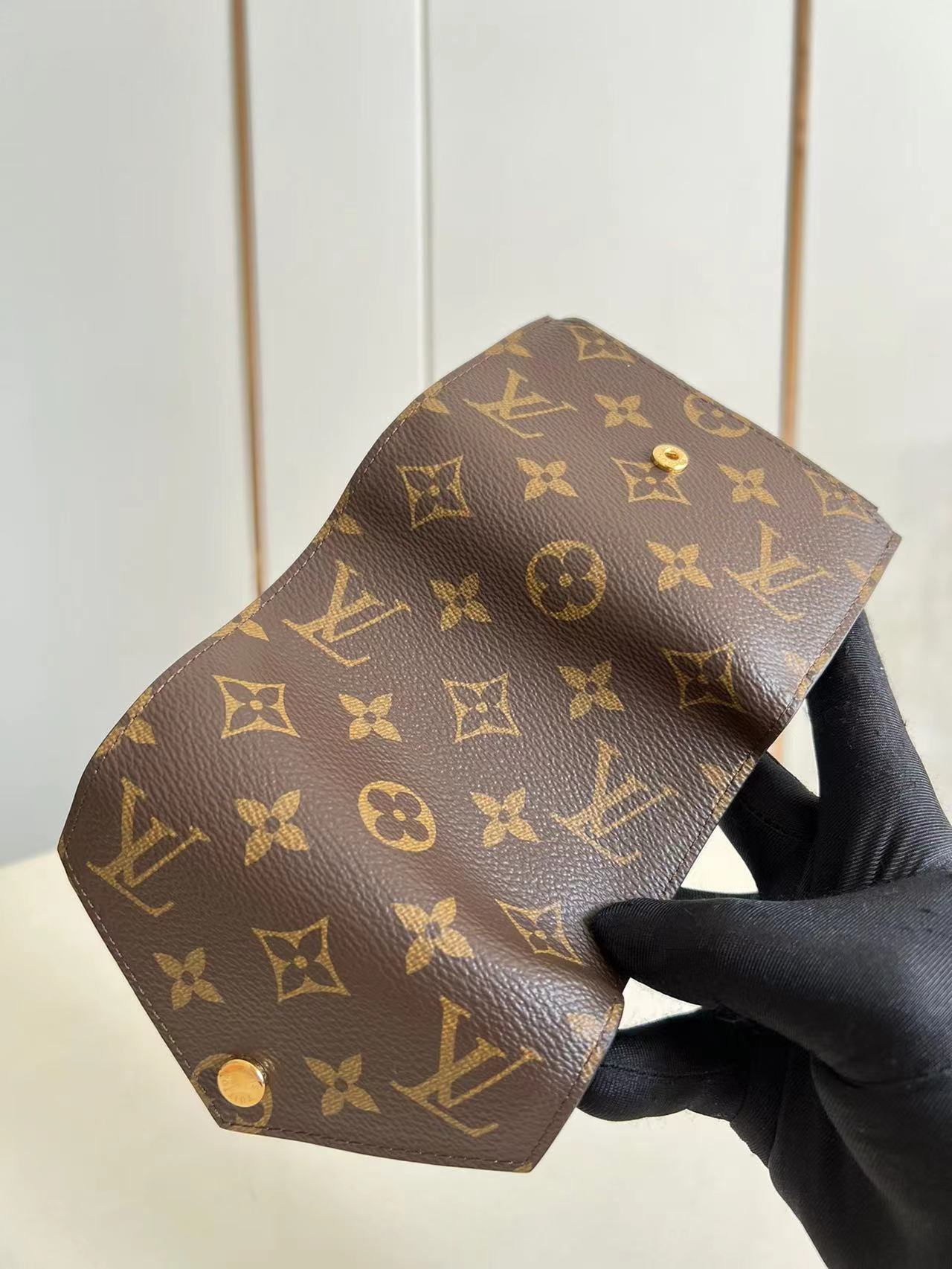 LV $33 gallery