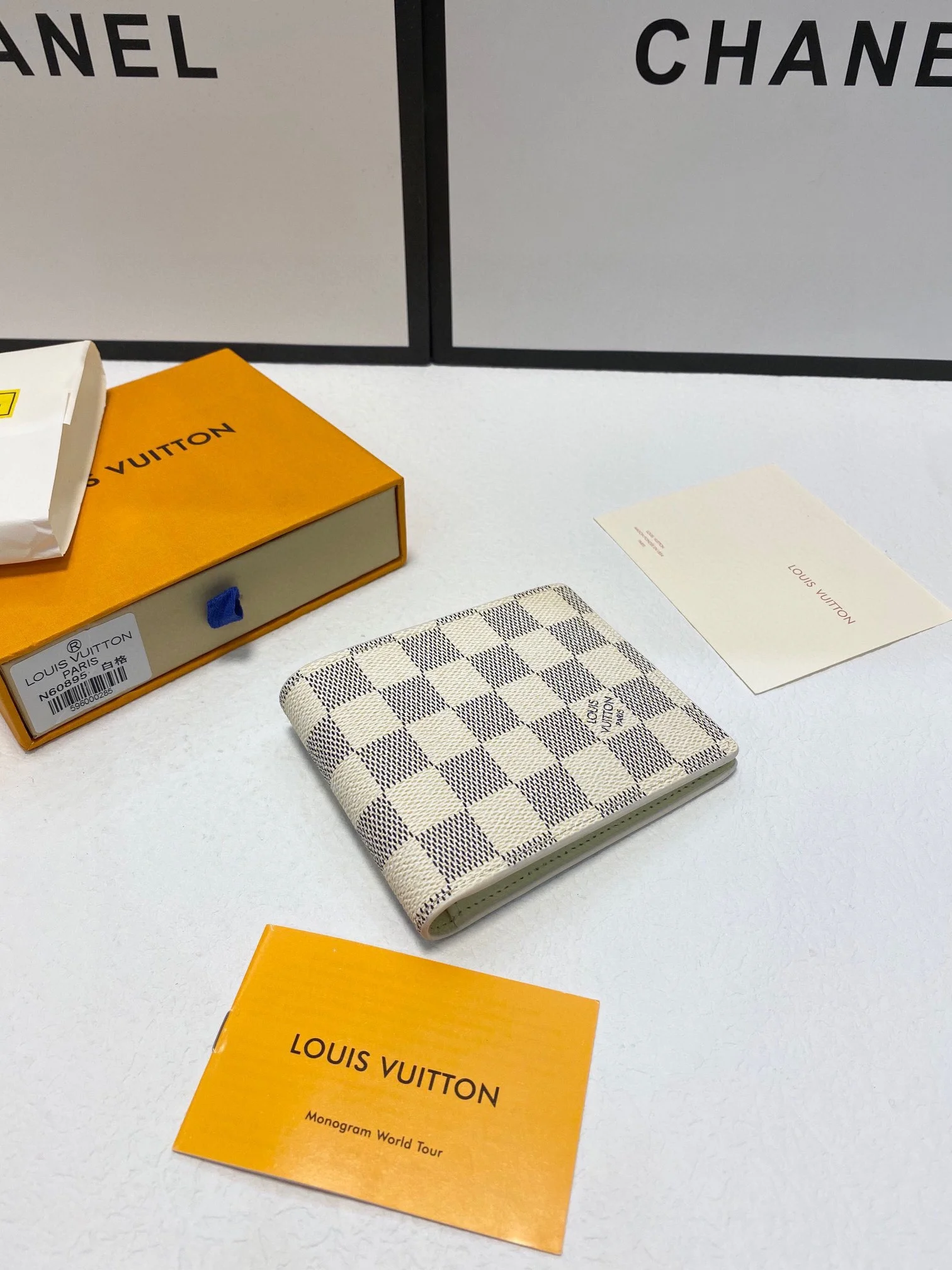 LV $33 gallery