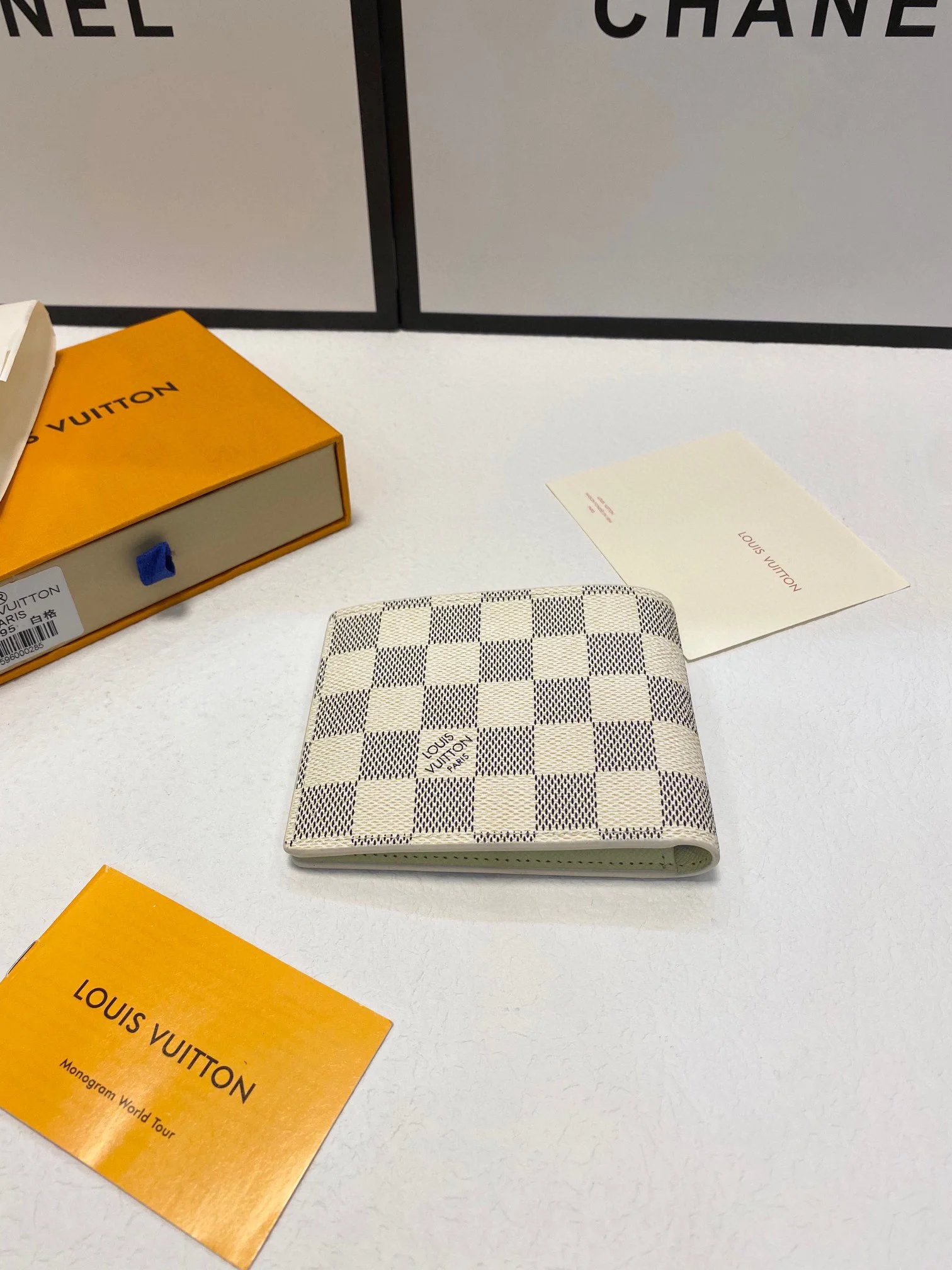 LV $33 gallery