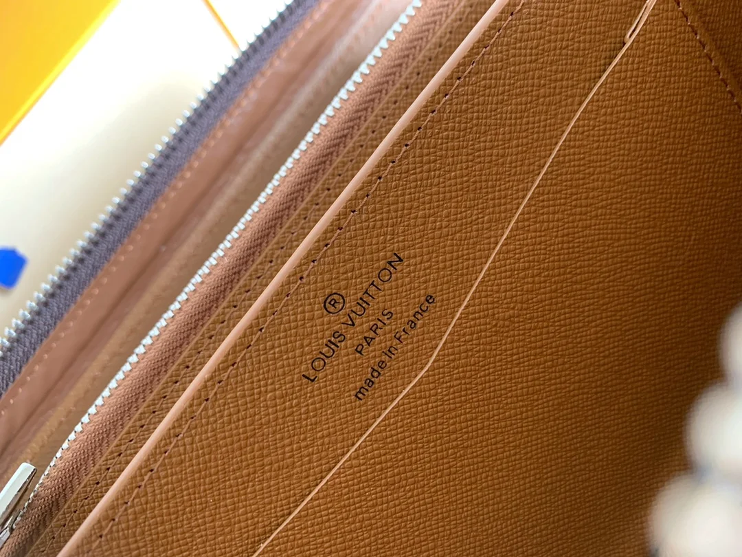 LV $34 gallery