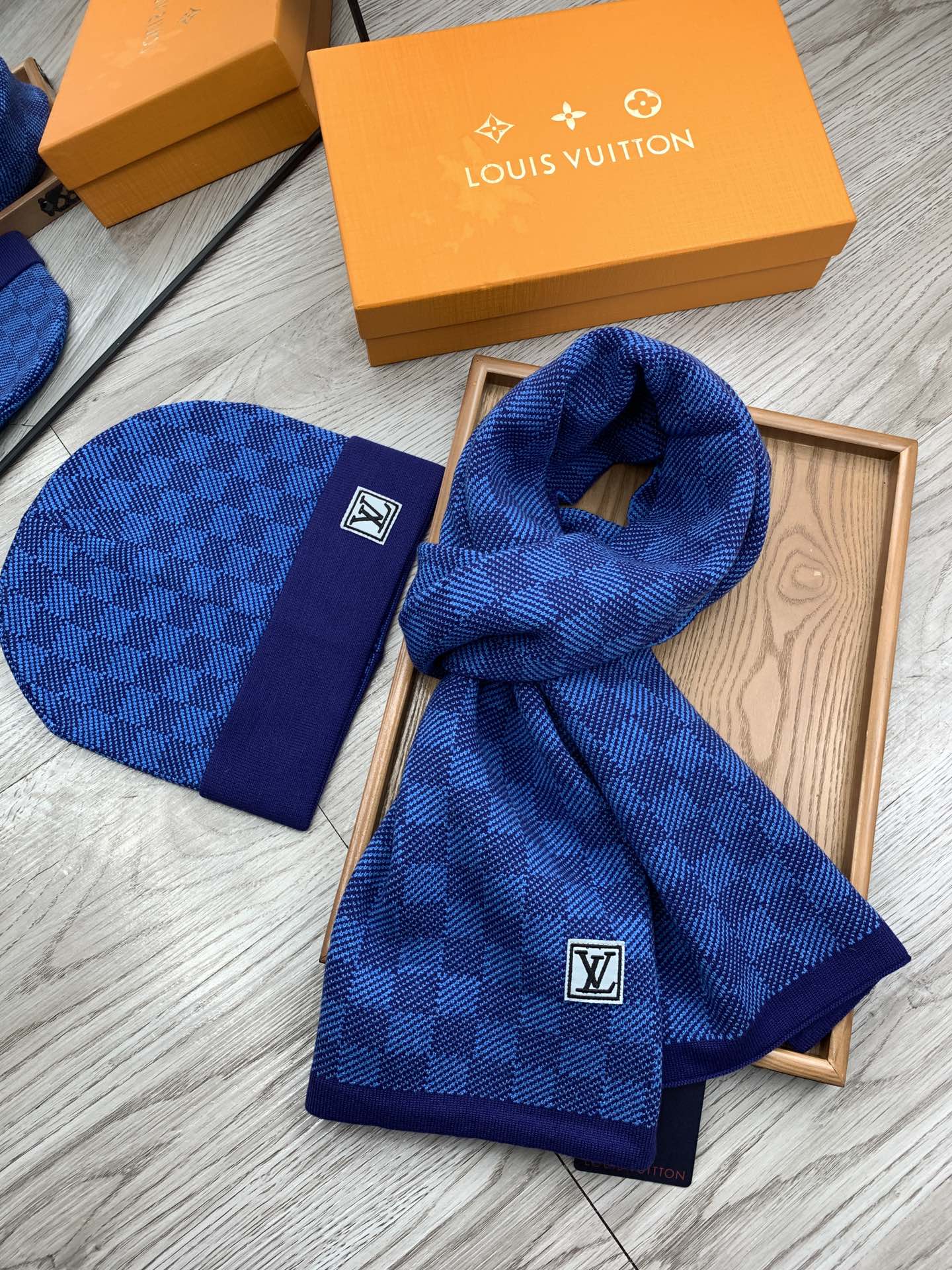 LV $39 gallery