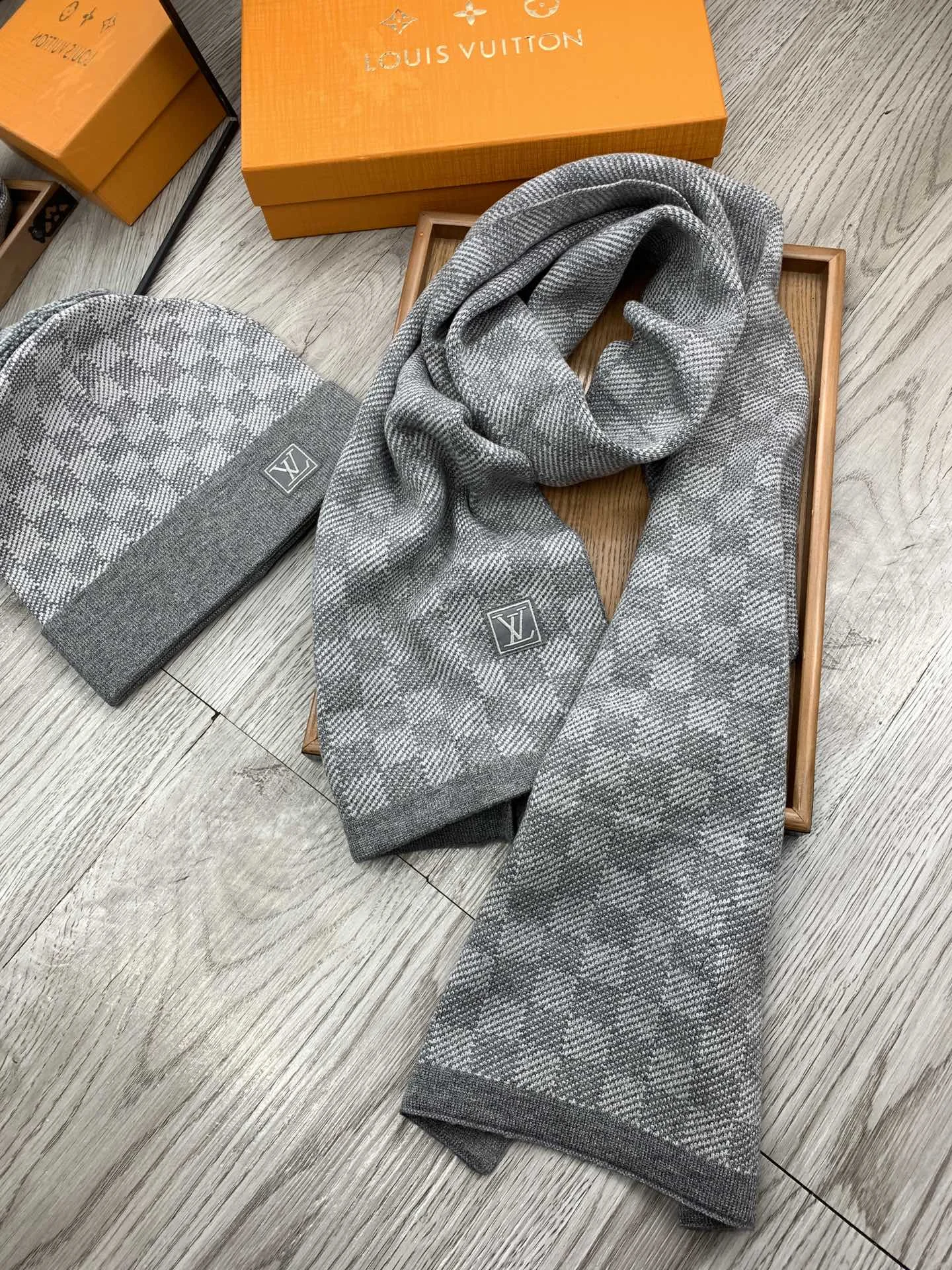 LV $39 gallery