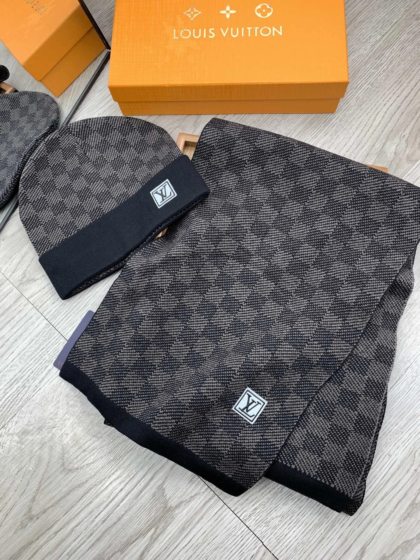 LV $39 gallery