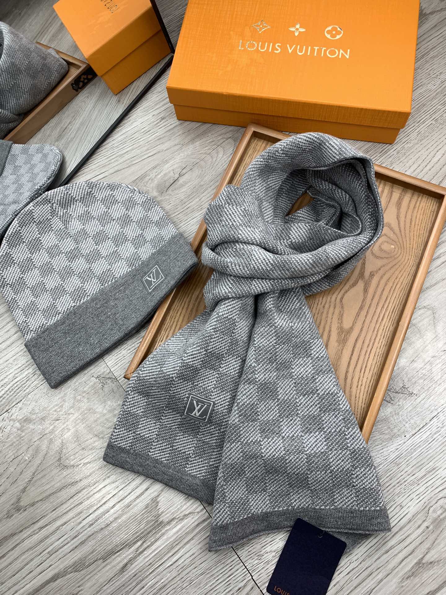 LV $39 gallery